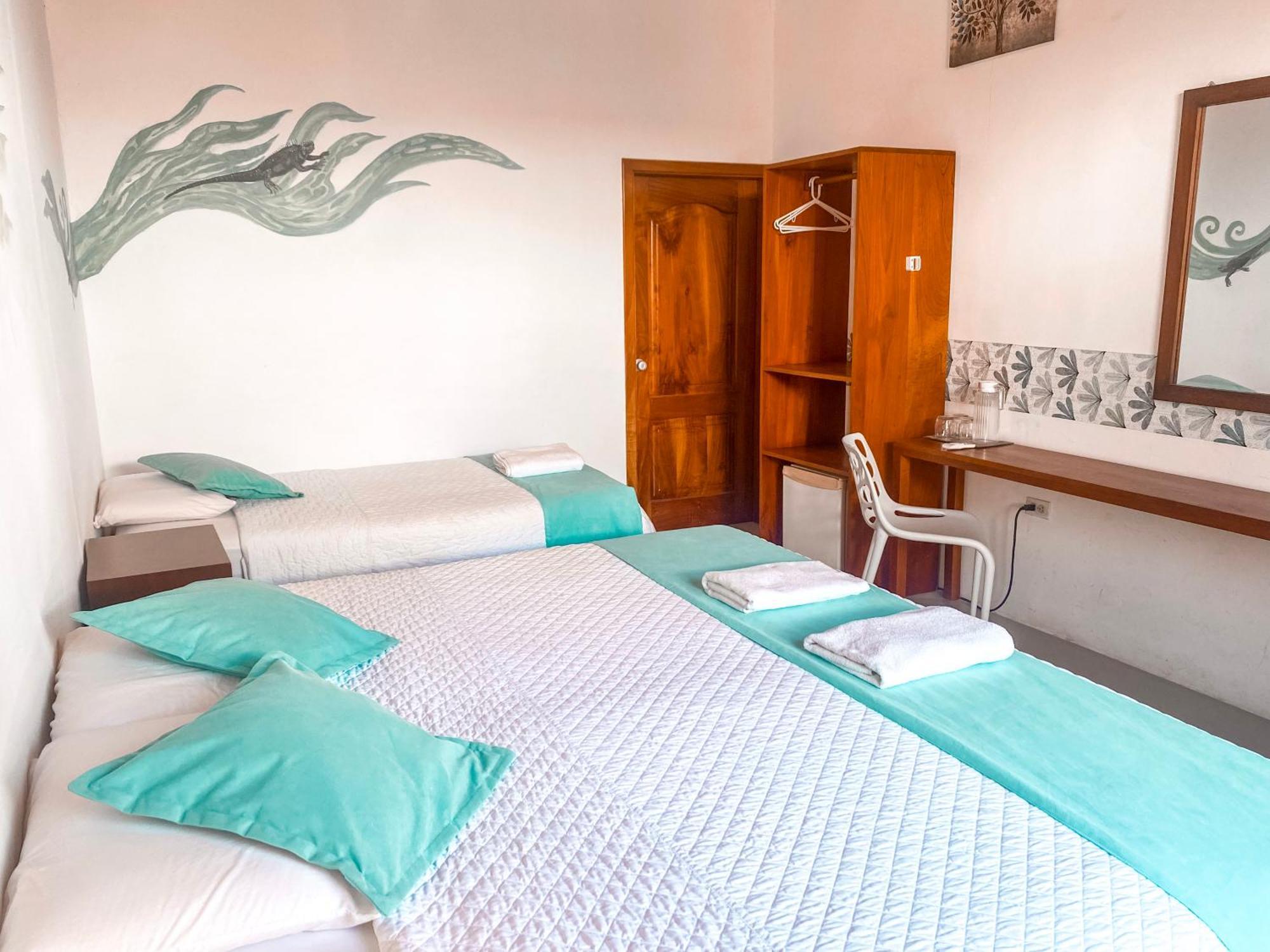 Hotel Coral Blanco With High Speed Internet Starlink And Galapagos Tour Operator 푸에르토빌라밀 외부 사진